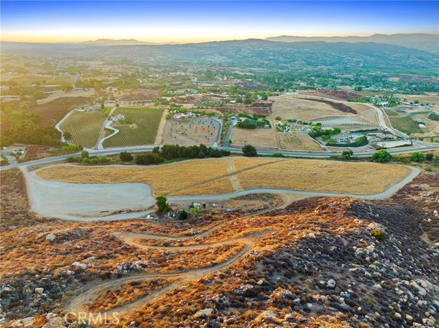36520 E Benton Road, Temecula CA: https://media.crmls.org/medias/2696c90f-95a5-478f-af5f-8227452c2ad9.jpg