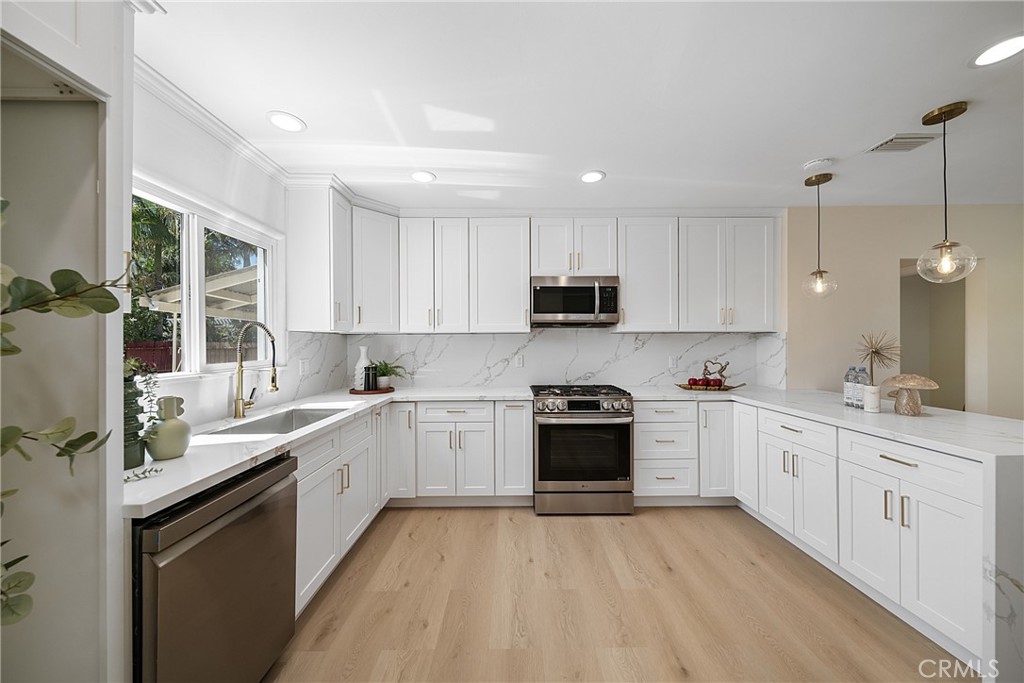 269724db 8207 4012 Bc94 Fadd3c507b48