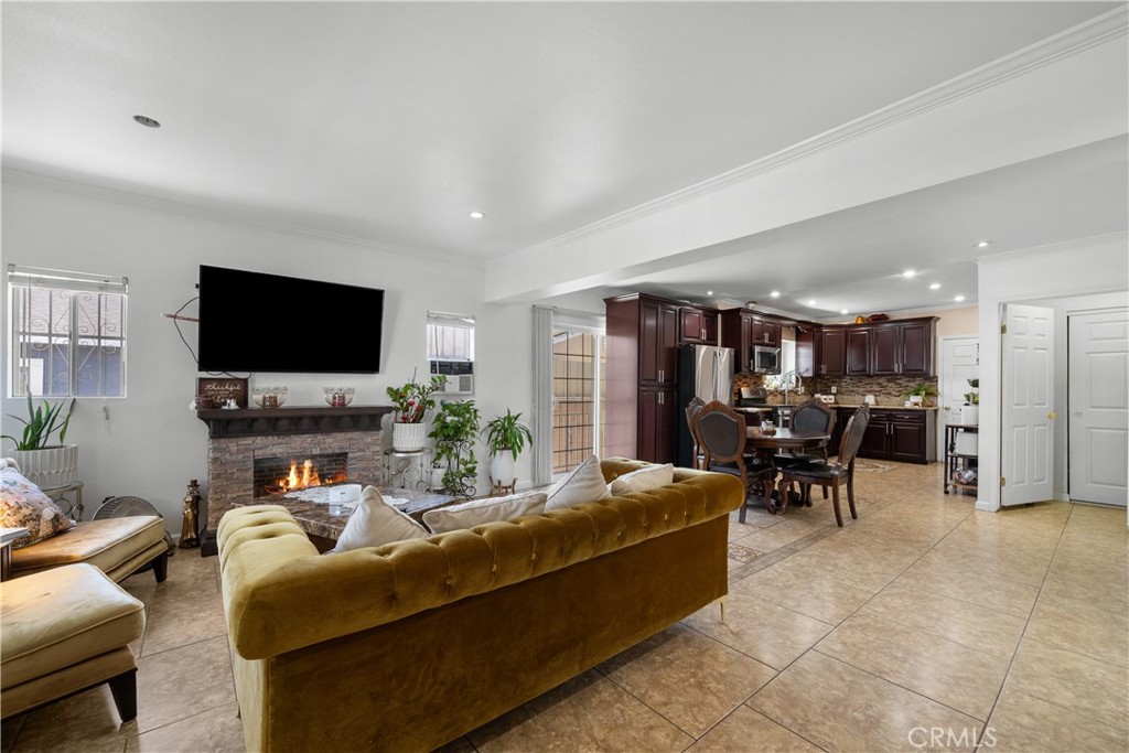 MLS #SR25066244 img 2