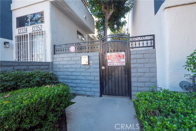 Detail Gallery Image 2 of 39 For 12334 Chandler #C,  Valley Village,  CA 91607 - 2 Beds | 2 Baths