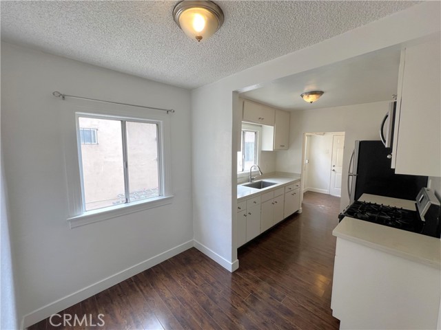 Detail Gallery Image 4 of 16 For 3507 Edgehill Dr, Los Angeles,  CA 90018 - 3 Beds | 1 Baths