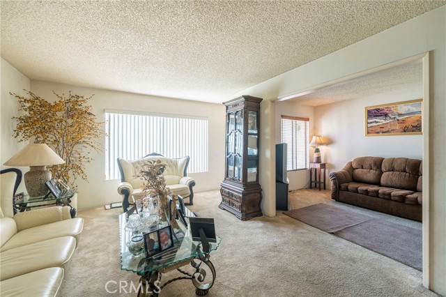 Detail Gallery Image 5 of 33 For 5950 E Imperial Hwy #55,  South Gate,  CA 90280 - 2 Beds | 2/1 Baths