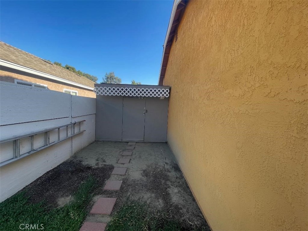 https://media.crmls.org/medias/269a1a96-658e-4495-95ad-eb4b0c930821.jpg?preset=X-Large