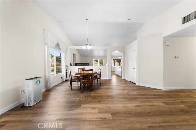 Detail Gallery Image 9 of 36 For 10945 Trenmar Ln, Bloomington,  CA 92316 - 5 Beds | 2 Baths