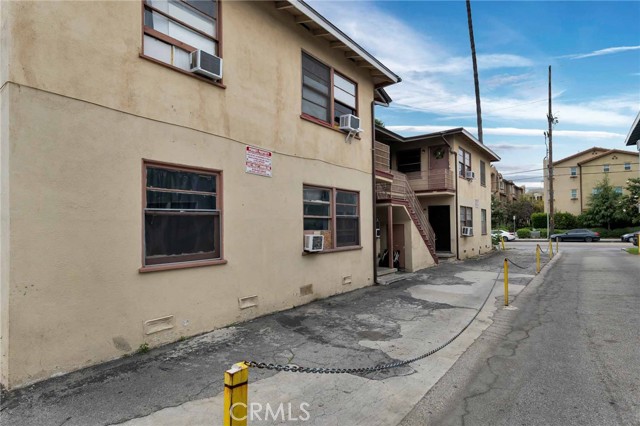 7224 Hazeltine Avenue, Van Nuys CA: https://media.crmls.org/medias/269bd91a-5ba9-4863-baf6-97323e11ee30.jpg