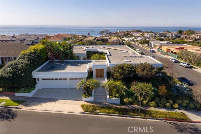 Detail Gallery Image 1 of 31 For 4501 Roxbury Rd, Corona Del Mar,  CA 92625 - 3 Beds | 3/1 Baths