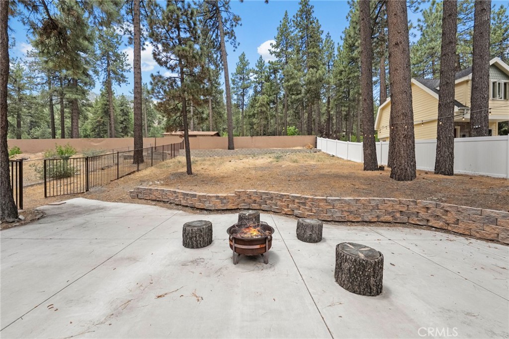 https://media.crmls.org/medias/269d7223-199a-475d-be16-56c599800563.jpg?preset=X-Large