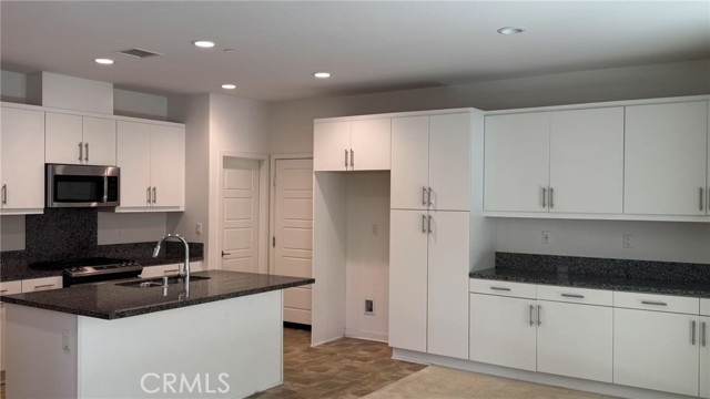 6938 Stonecrop Lane, Fontana CA: https://media.crmls.org/medias/269de167-3ecb-41f2-a050-2b06d4c1fe32.jpg