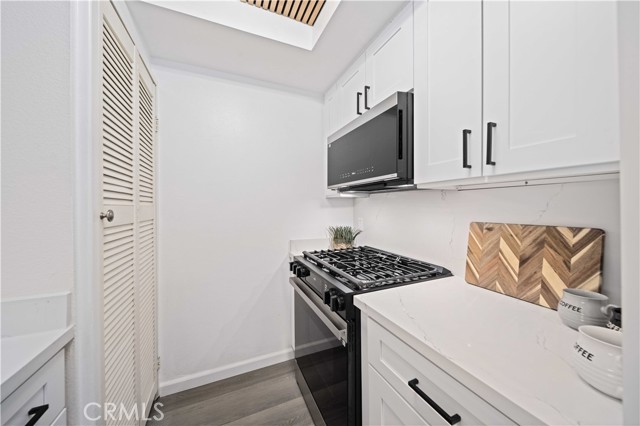 Detail Gallery Image 9 of 23 For 9714 Sepulveda Bld #202,  North Hills,  CA 91343 - 2 Beds | 2 Baths