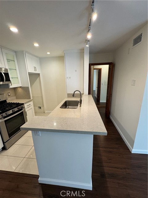 365 Burchett Street, Glendale CA: https://media.crmls.org/medias/26a046bd-daac-4fa7-b841-cd64b51247c9.jpg