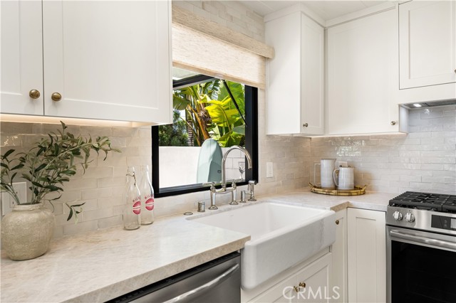 2134 Orange Avenue, Costa Mesa CA: https://media.crmls.org/medias/26a07741-09d9-466c-8fc8-2d6ca897886f.jpg