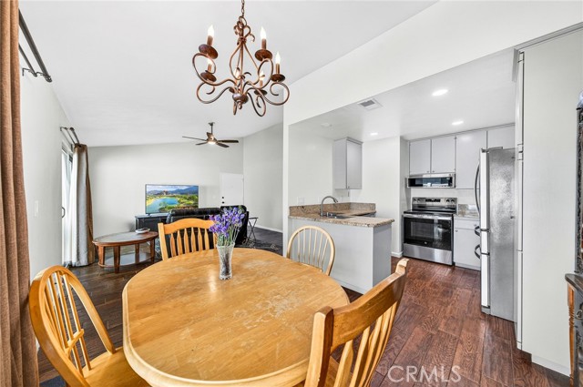 Detail Gallery Image 9 of 28 For 381 Roundtree Glen, Escondido,  CA 92026 - 2 Beds | 1 Baths