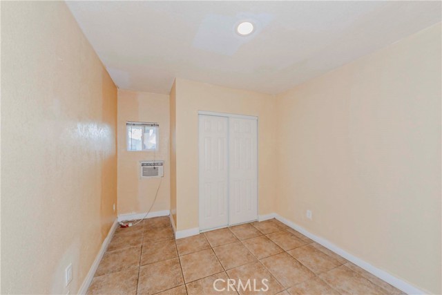 842 S Anaheim Boulevard, Anaheim CA: https://media.crmls.org/medias/26a0e7dd-91dd-457e-a32a-6c381609f71c.jpg