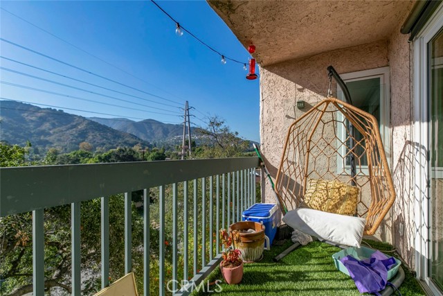 Detail Gallery Image 9 of 30 For 2940 N Verdugo Rd #305,  Glendale,  CA 91208 - 2 Beds | 2 Baths