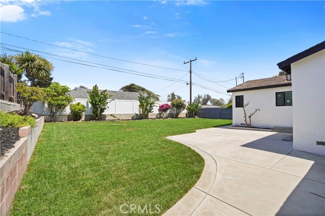 270 Fairfax Avenue, Ventura CA: https://media.crmls.org/medias/26a21f9a-3394-41c4-9e0b-47fe33ca23e3.jpg