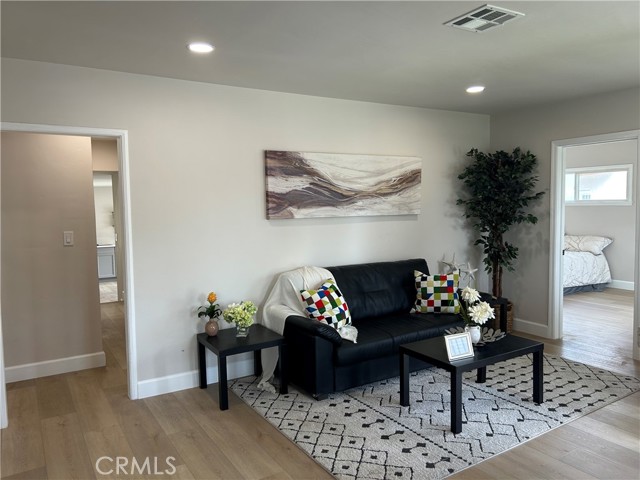 Detail Gallery Image 3 of 24 For 3375 Baltic Ave, Long Beach,  CA 90810 - 4 Beds | 2 Baths