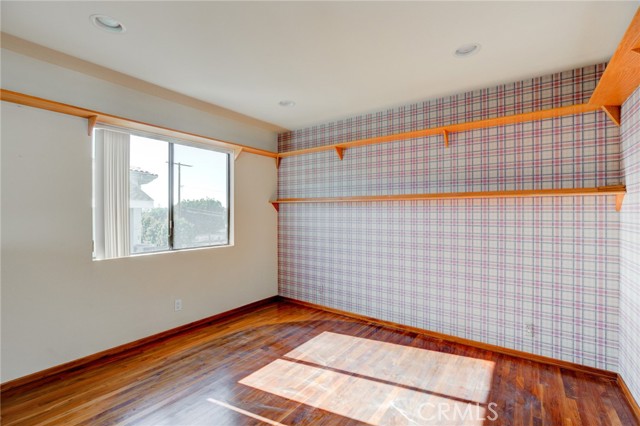 693 19th Street, Manhattan Beach, California 90266, 5 Bedrooms Bedrooms, ,1 BathroomBathrooms,Residential,Sold,19th,SB21194757