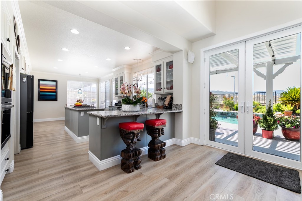 https://media.crmls.org/medias/26a34052-f608-4f62-a9aa-5e2660986a93.jpg?preset=X-Large