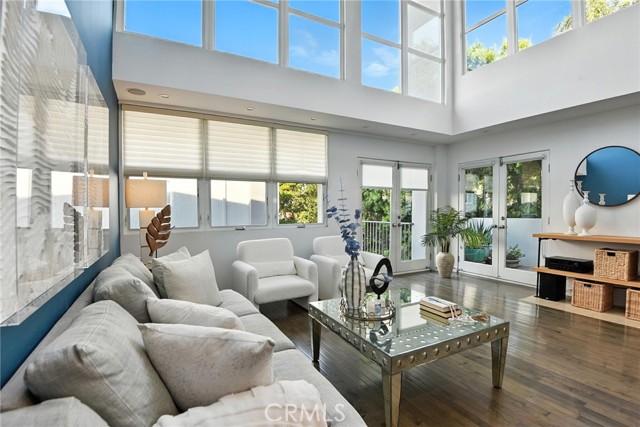 Detail Gallery Image 1 of 46 For 2203 3rd St #1,  Santa Monica,  CA 90405 - 2 Beds | 2/1 Baths