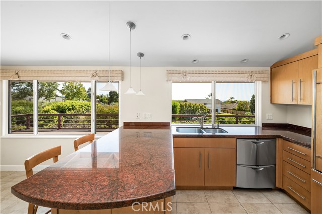 2815 Blue Water Drive, Corona del Mar CA: https://media.crmls.org/medias/26a3a51e-1e85-4192-b998-83201f098e4a.jpg