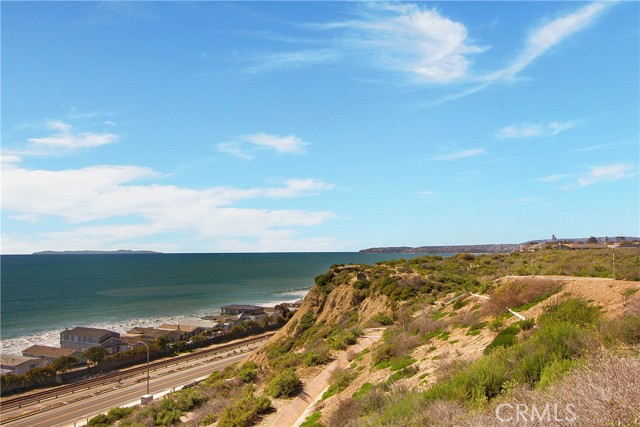 115 Via Bellas Artes, San Clemente CA: https://media.crmls.org/medias/26a3a9f2-a579-4c93-888b-da3b2bd421cb.jpg