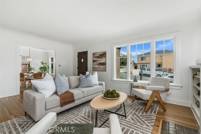 Detail Gallery Image 4 of 35 For 261 Granada Ave, Long Beach,  CA 90803 - 4 Beds | 2/1 Baths