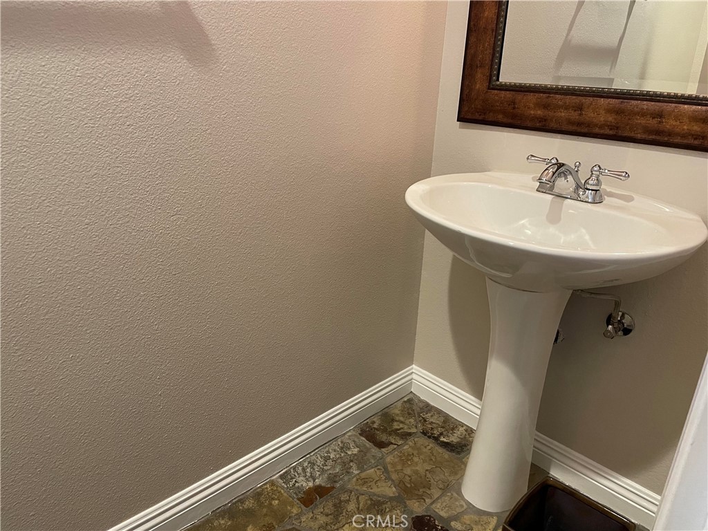 https://media.crmls.org/medias/26a3cd99-d4dc-43c1-b41b-37a497c38f1b.jpg?preset=X-Large