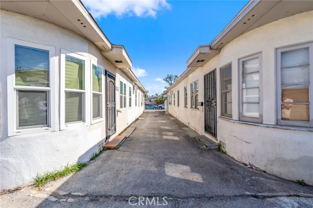 5841 Tujunga Avenue, North Hollywood CA: https://media.crmls.org/medias/26a442c4-5045-4458-90ce-a80b6a3dc88b.jpg