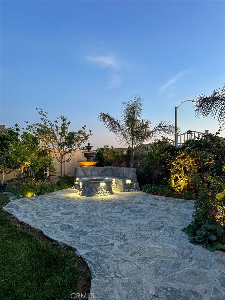 https://media.crmls.org/medias/26a44444-1b43-475f-bb77-c9192d11006a.jpg?preset=X-Large