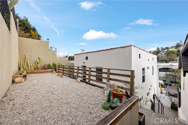 Detail Gallery Image 7 of 8 For 2211 Hyperion Ave, Los Angeles,  CA 90027 - 2 Beds | 1 Baths