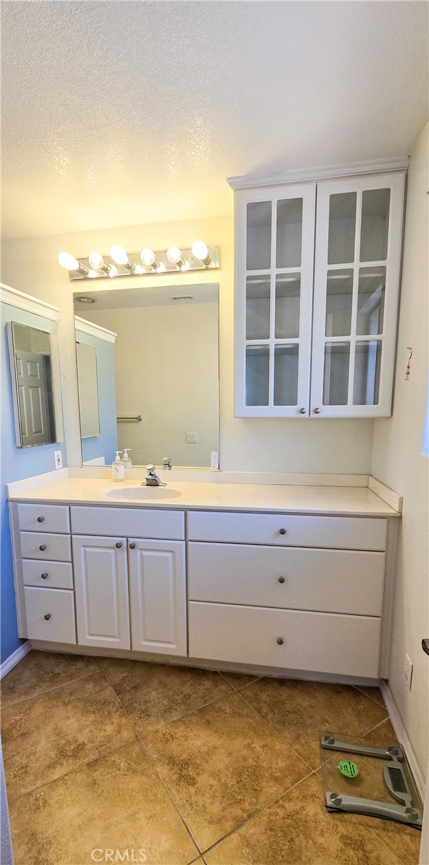 19195 Shoreline Lane, Huntington Beach CA: https://media.crmls.org/medias/26a60a08-d245-4171-8e7a-4c4a351bc747.jpg
