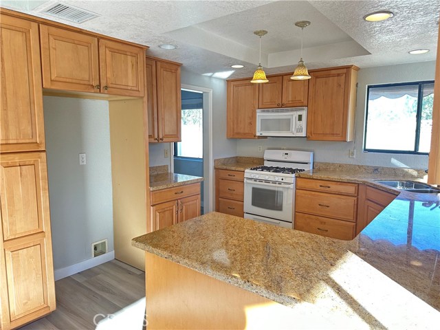 Detail Gallery Image 7 of 15 For 14845 Amorose, Lake Elsinore,  CA 92530 - 4 Beds | 2 Baths