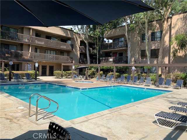 Detail Gallery Image 20 of 27 For 22100 Burbank, Woodland Hills,  CA 91367 - 1 Beds | 1 Baths