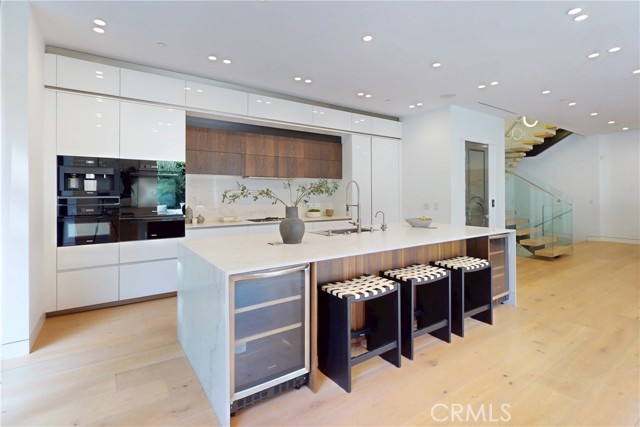 Detail Gallery Image 14 of 56 For 1845 Coldwater Canyon Dr, Beverly Hills,  CA 90210 - 4 Beds | 3 Baths