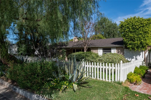 Detail Gallery Image 3 of 26 For 1415 Garden St, Glendale,  CA 91201 - 3 Beds | 2 Baths