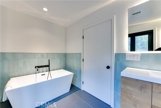 Detail Gallery Image 11 of 16 For 5137 Campo Rd, Woodland Hills,  CA 91364 - 2 Beds | 2 Baths