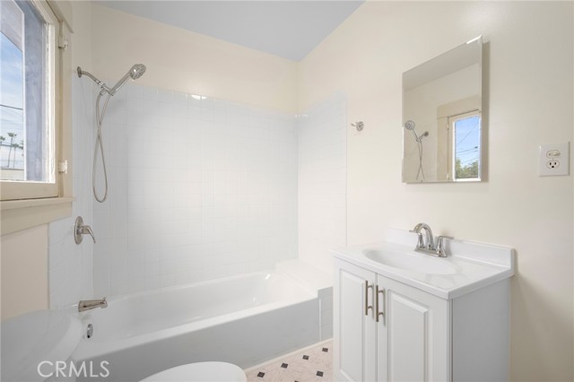 Detail Gallery Image 16 of 22 For 415 Riverdale Dr #D,  Glendale,  CA 91204 - 2 Beds | 1 Baths