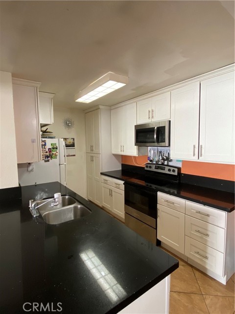 5334 Lindley Avenue, Encino CA: https://media.crmls.org/medias/26a856df-d4b2-4579-9a8c-e0b058f4e8a7.jpg
