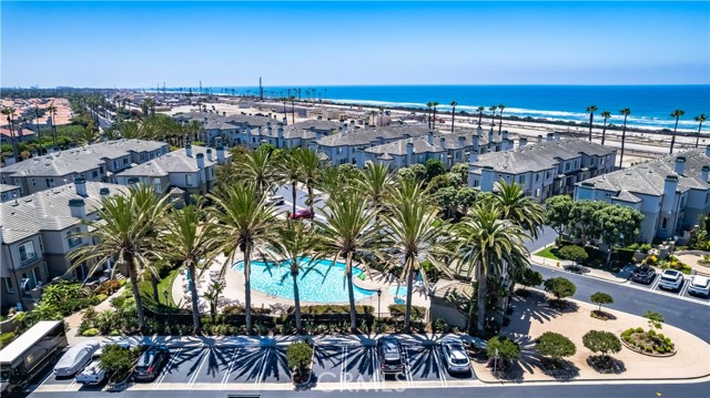 19281 Surf Drive, Huntington Beach CA: https://media.crmls.org/medias/26a9583d-e702-4112-9993-df080b934b41.jpg