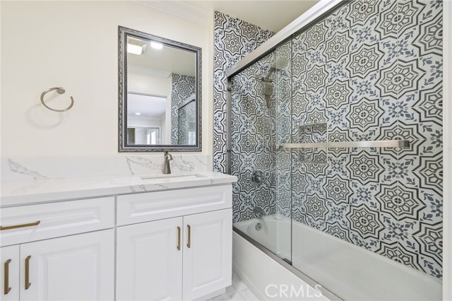 2104 Crenshaw Boulevard, Los Angeles CA: https://media.crmls.org/medias/26a97644-adcb-43dd-ac41-2a35e6ca50aa.jpg