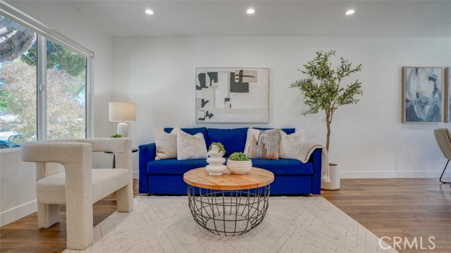 231 W Cedar Avenue, Burbank CA: https://media.crmls.org/medias/26a999a3-cbba-4332-860e-7c53c46f94c2.jpg