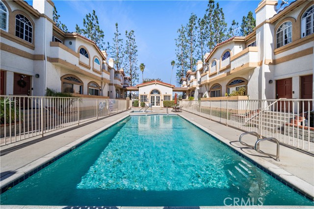 Detail Gallery Image 44 of 47 For 19950 Sherman Way Unit a a,  Winnetka,  CA 91306 - 3 Beds | 4 Baths