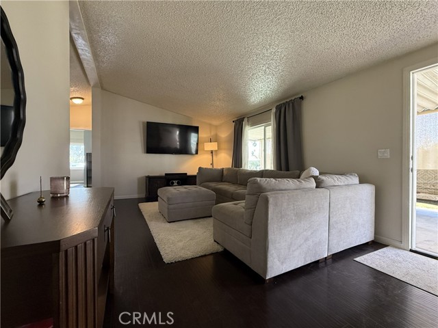 Detail Gallery Image 7 of 29 For 5800 Hamner #431, Corona,  CA 91752 - 3 Beds | 2 Baths