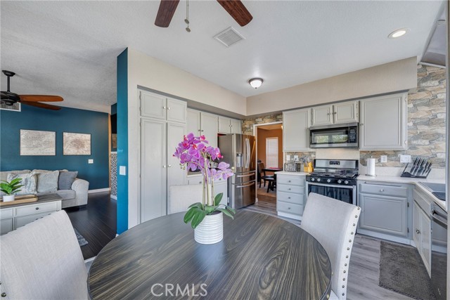 Detail Gallery Image 19 of 47 For 22562 Springdale, Moreno Valley,  CA 92557 - 4 Beds | 2/1 Baths