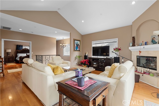 Detail Gallery Image 22 of 46 For 211 S Francisca #B,  Redondo Beach,  CA 90277 - 4 Beds | 3 Baths