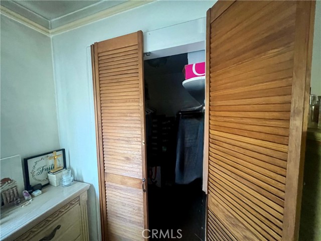 933 S La Verne Avenue, East Los Angeles CA: https://media.crmls.org/medias/26acad82-061e-4464-8d43-5e3b31fc6d1d.jpg