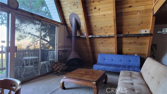 Detail Gallery Image 4 of 16 For 1933 Willow Dr, Running Springs,  CA 92382 - 3 Beds | 2 Baths