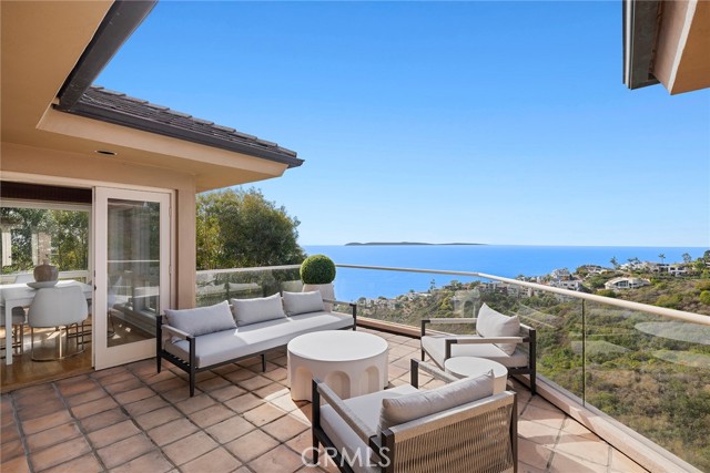 755 Pelican Drive, Laguna Beach CA: https://media.crmls.org/medias/26af1263-872d-453b-948e-419f1052597f.jpg