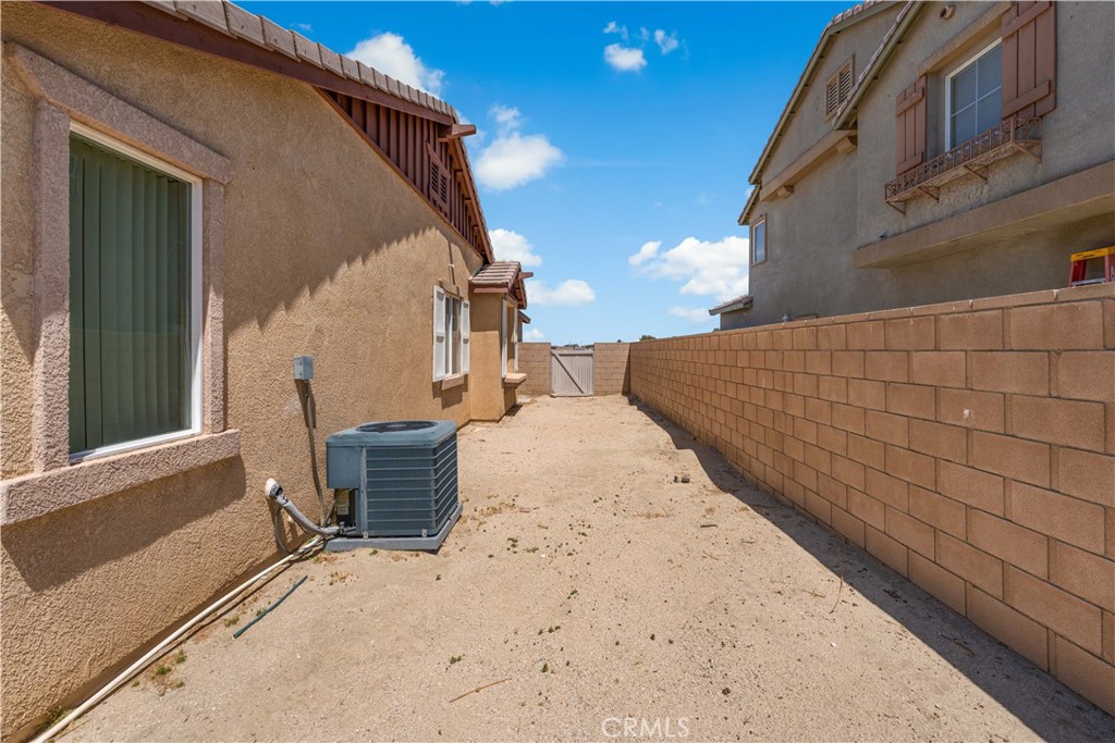 https://media.crmls.org/medias/26b0cd82-5422-4790-8de7-f909ff50ab37.jpg?preset=X-Large