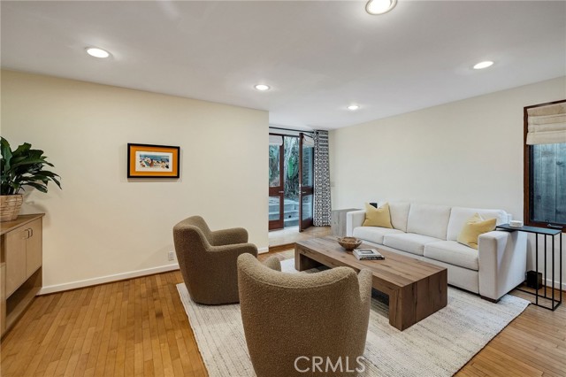 1204 19th Street, Hermosa Beach, California 90254, 3 Bedrooms Bedrooms, ,2 BathroomsBathrooms,Residential,Sold,19th,SB25046452